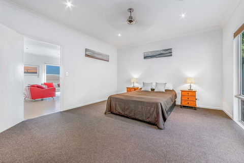 Viewpoint Holiday Home - Cannonvale - Australia Accommodation 12