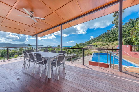 Viewpoint Holiday Home - Cannonvale - Australia Accommodation 3