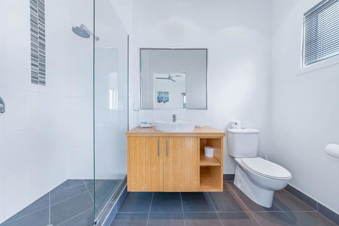 Viewpoint Holiday Home - Cannonvale - Australia Accommodation 15