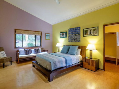 Five Bimba (Tractor House) - Australia Accommodation 7