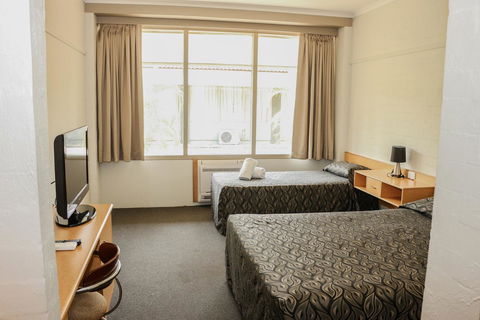 Salisbury Hotel Motel - Australia Accommodation 11