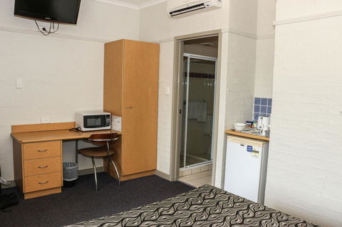 Salisbury Hotel Motel - Australia Accommodation 18