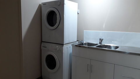 Private Apartment With Scenic Gardens - Australia Accommodation 16