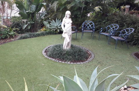 Private Apartment With Scenic Gardens - Australia Accommodation 1