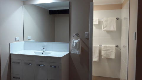 Private Apartment With Scenic Gardens - Australia Accommodation 6