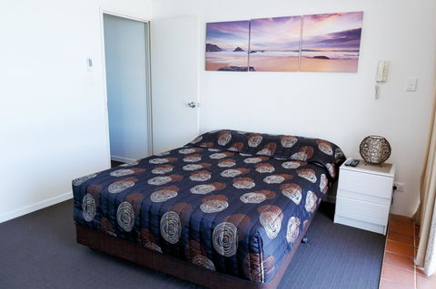 Crystal Beachfront Apartments - Australia Accommodation 30