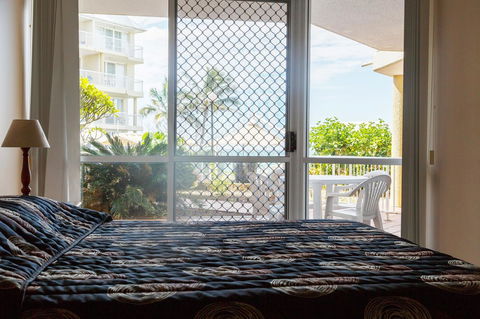 Crystal Beachfront Apartments - Australia Accommodation 40