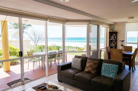 Crystal Beachfront Apartments - Australia Accommodation 39