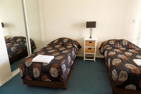 Crystal Beachfront Apartments - Australia Accommodation 22