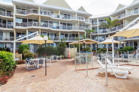Crystal Beachfront Apartments - Australia Accommodation 1