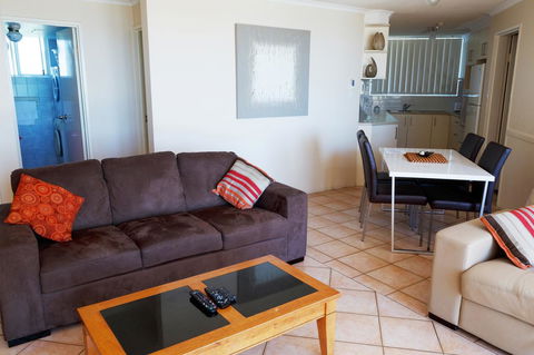 Crystal Beachfront Apartments - Australia Accommodation 32