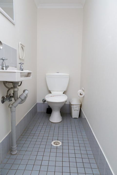 Crystal Beachfront Apartments - Australia Accommodation 31