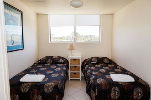Crystal Beachfront Apartments - Australia Accommodation 26
