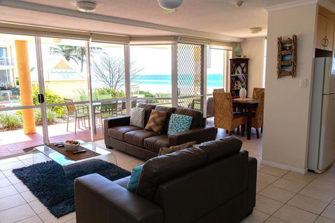 Crystal Beachfront Apartments - Australia Accommodation 16
