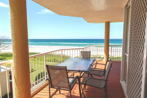 Crystal Beachfront Apartments - Australia Accommodation 17