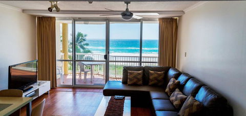 Crystal Beachfront Apartments - Australia Accommodation 43