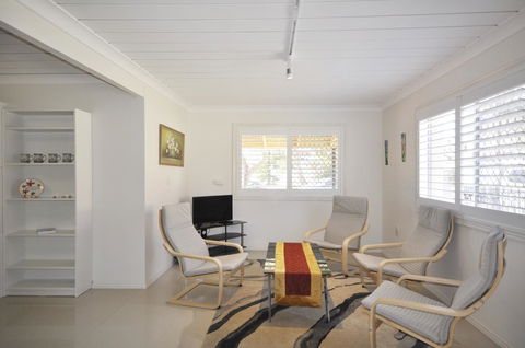 Ocean Wave - Australia Accommodation 10