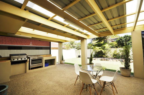 Ocean Wave - Australia Accommodation 19