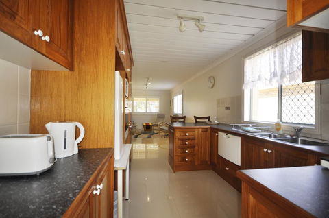Ocean Wave - Australia Accommodation 5