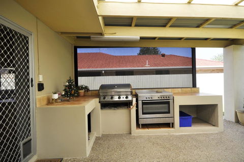 Ocean Wave - Australia Accommodation 18
