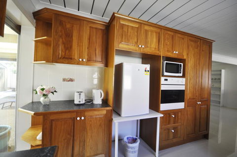Ocean Wave - Australia Accommodation 4