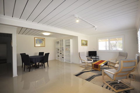 Ocean Wave - Australia Accommodation 8