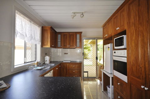Ocean Wave - Australia Accommodation 3