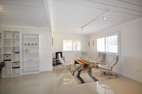 Ocean Wave - Australia Accommodation 9