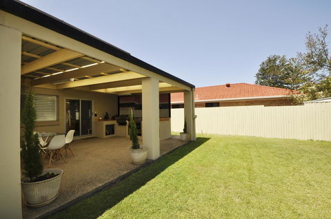 Ocean Wave - Australia Accommodation 21