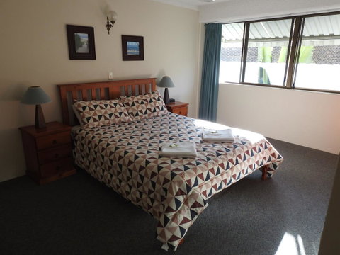 Placid Waters Holiday Apartments - Australia Accommodation 9