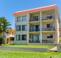 Enjoy the sea breezes from the balcony - Boyd St Woorim - Australia Accommodation