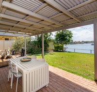 Lowset home on the canal - Dolphin Dr Bongaree - Australia Accommodation