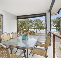 Fishing and Swimming at your doorstep - Sylvan Beach Esp Bellara - Australia Accommodation