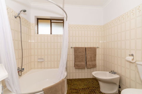 Spacious Family Unit With Incredible Views. - Australia Accommodation 14