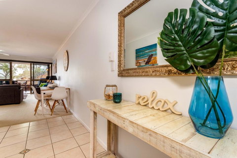 Spacious Family Unit With Incredible Views. - Australia Accommodation 5