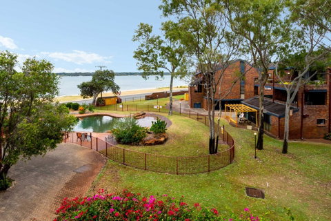 Spacious Family Unit With Incredible Views. - Australia Accommodation 8