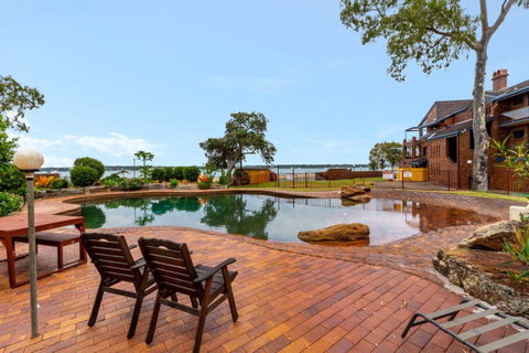 Spacious Family Unit With Incredible Views. - Australia Accommodation 4