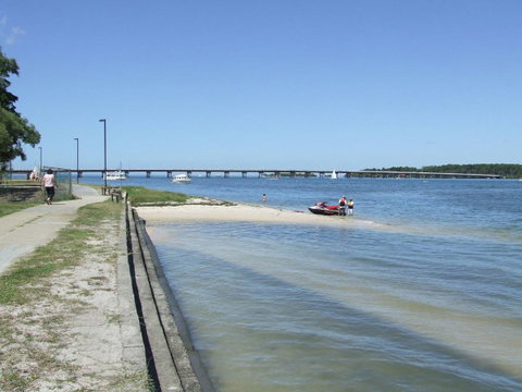 Spacious Family Unit With Incredible Views. - Australia Accommodation 15