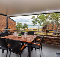 Spacious Family unit with Incredible views. - Australia Accommodation