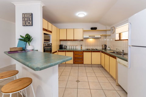 Spacious Family Unit With Incredible Views. - Australia Accommodation 11
