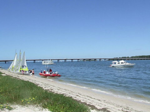 Spacious Family Unit With Incredible Views. - Australia Accommodation 9