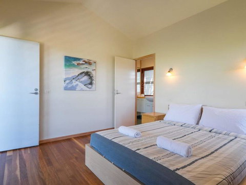 Laguna House - Australia Accommodation 7