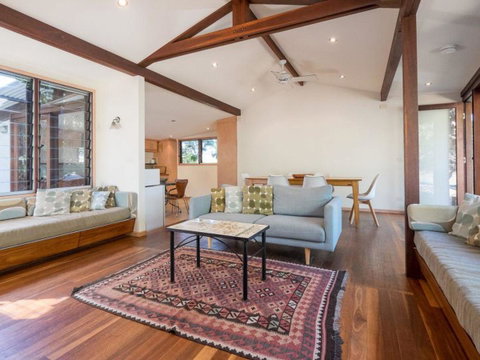 Laguna House - Australia Accommodation 9
