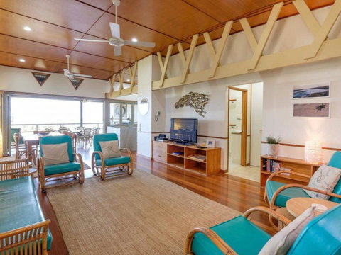 Claytons 1 By Discover Stradbroke - Australia Accommodation 3