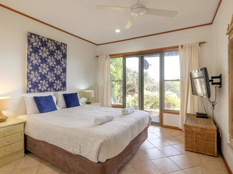 Claytons 1 By Discover Stradbroke - Australia Accommodation 4