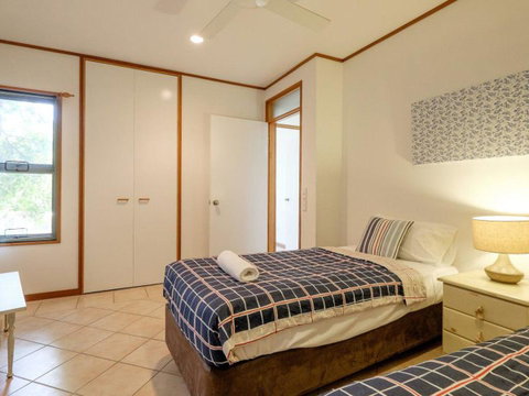 Claytons 1 By Discover Stradbroke - Australia Accommodation 24