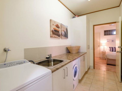 Claytons 1 By Discover Stradbroke - Australia Accommodation 20