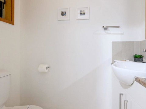 Claytons 1 By Discover Stradbroke - Australia Accommodation 5