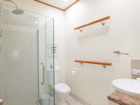 Claytons 1 By Discover Stradbroke - Australia Accommodation 22