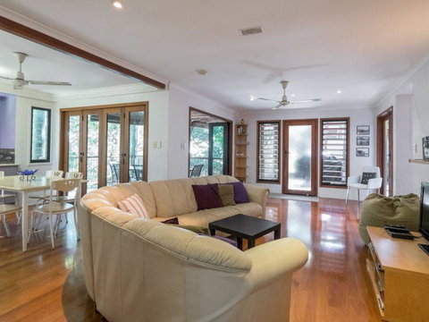 Billa Blue By Discover Stradbroke - Australia Accommodation 4